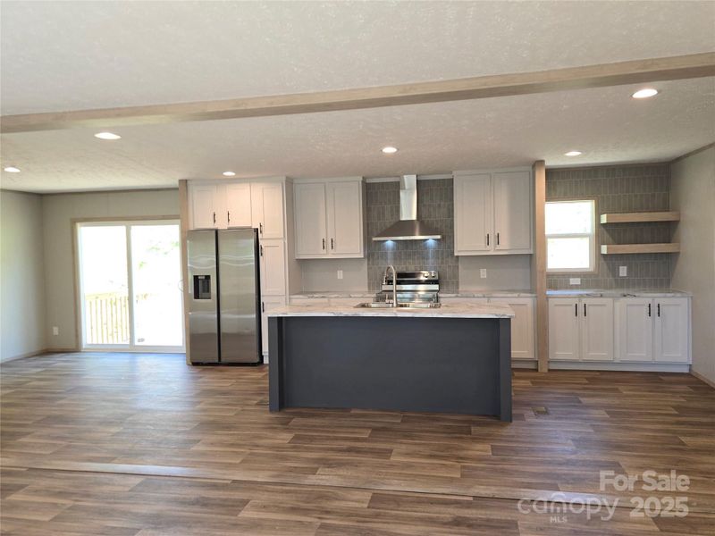 Large kitchen and dining space. Large kitchen and dining space.
