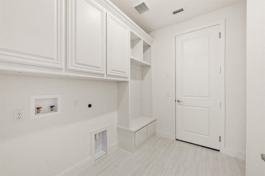 Spacious, unfurnished interior of a new home in Wildflower Ranch 60-65, Fort Worth (Image 17). Spacious, unfurnished interior of a new home in Wildflower Ranch 60-65, Fort Worth (Image 17).