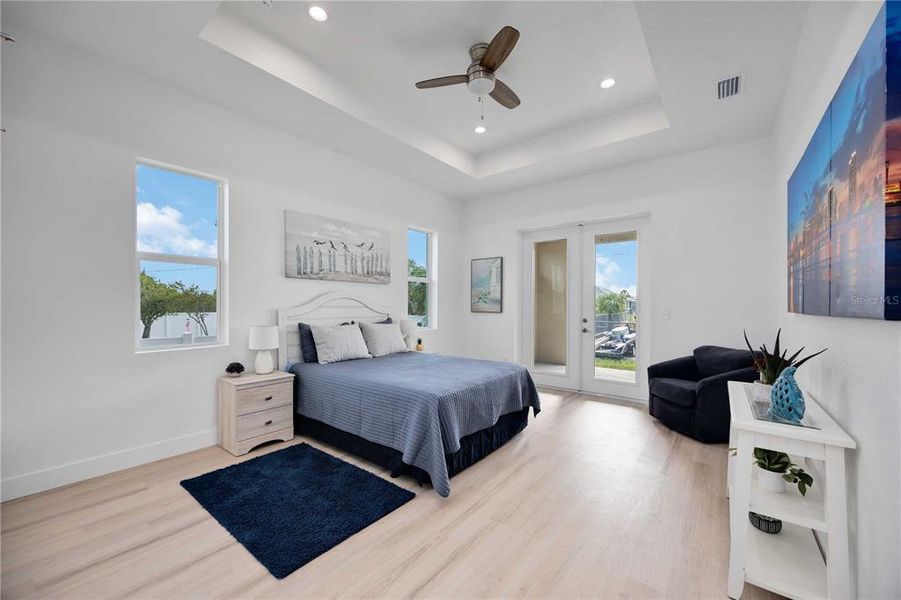 Furnished interior view inside a new home in , Englewood (Image 20).