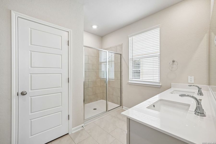 Furnished interior view inside a new home in Thomas Pond, San Antonio (Image 10).
