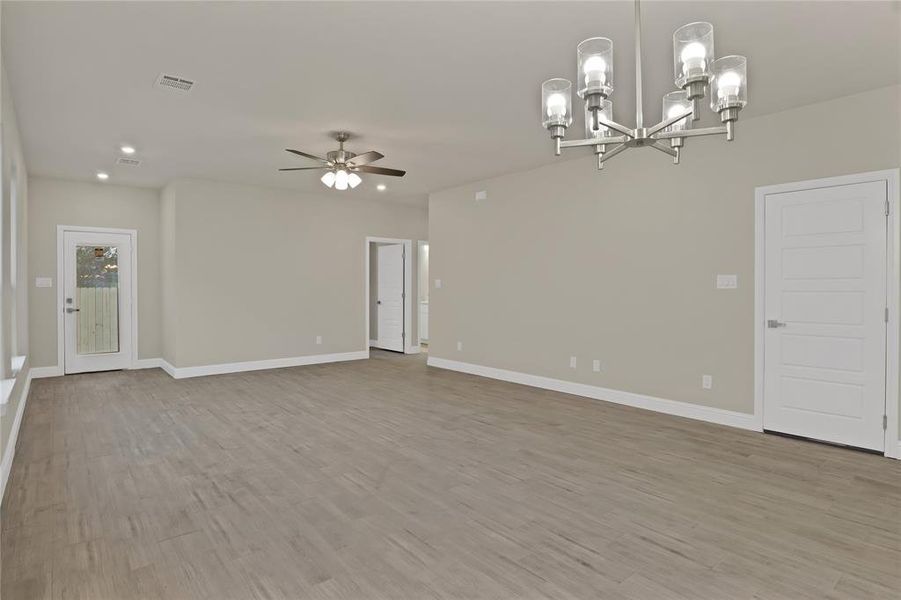 Spacious, unfurnished interior of a new home in , Granbury (Image 22).
