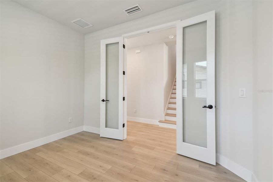 Spacious, unfurnished interior of a new home in , St. Petersburg (Image 15).