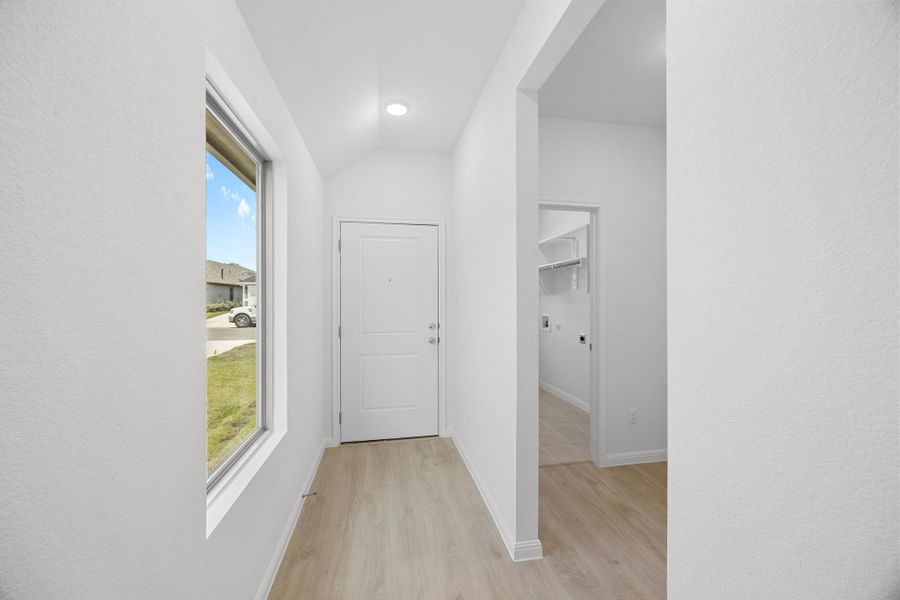 Spacious, unfurnished interior of a new home in Trinity Ranch, Elgin (Image 15).