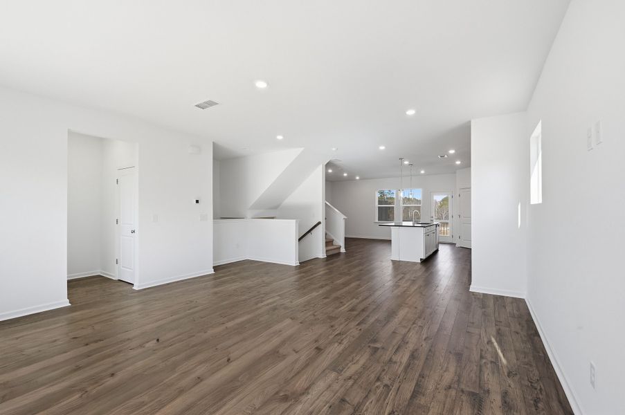 Spacious, unfurnished interior of a new home in Rosewood Farm, Lawrenceville (Image 10).