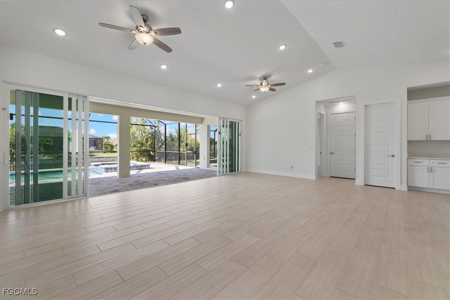 Spacious, unfurnished interior of a new home in Cape Coral, Cape Coral (Image 17).
