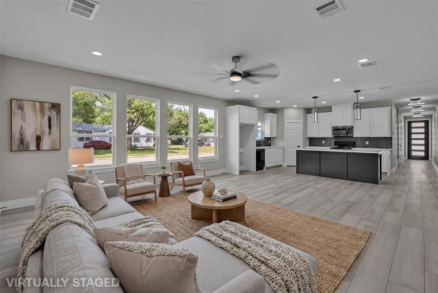 Furnished interior view inside a new home in , Grand Prairie (Image 18).