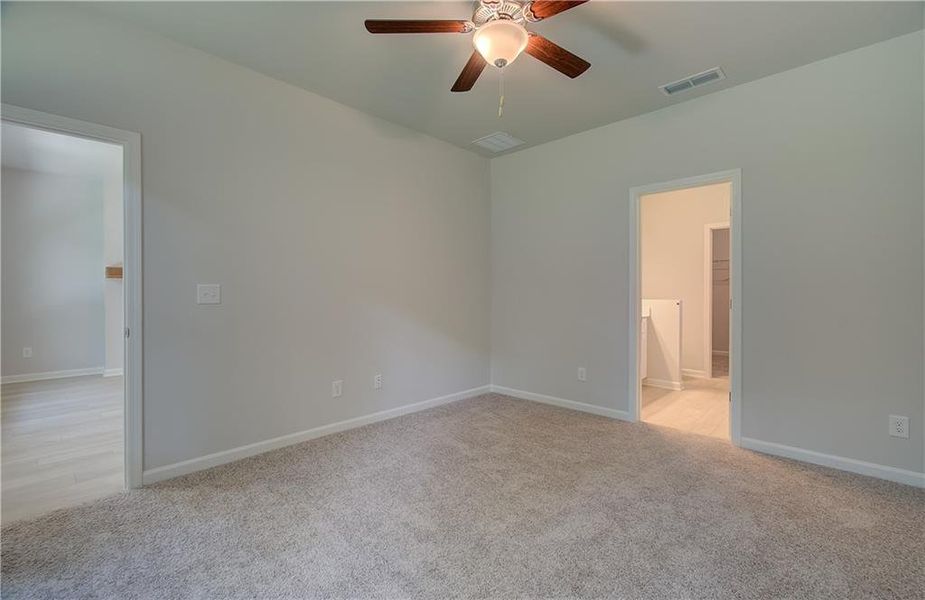Spacious, unfurnished interior of a new home in Enclave at Evergreen, Fairburn (Image 9).
