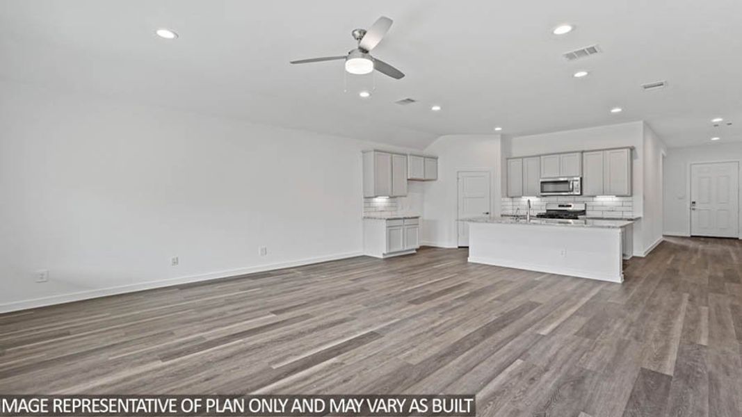 Spacious, unfurnished interior of a new home in Hills of Westlake, Conroe (Image 11).