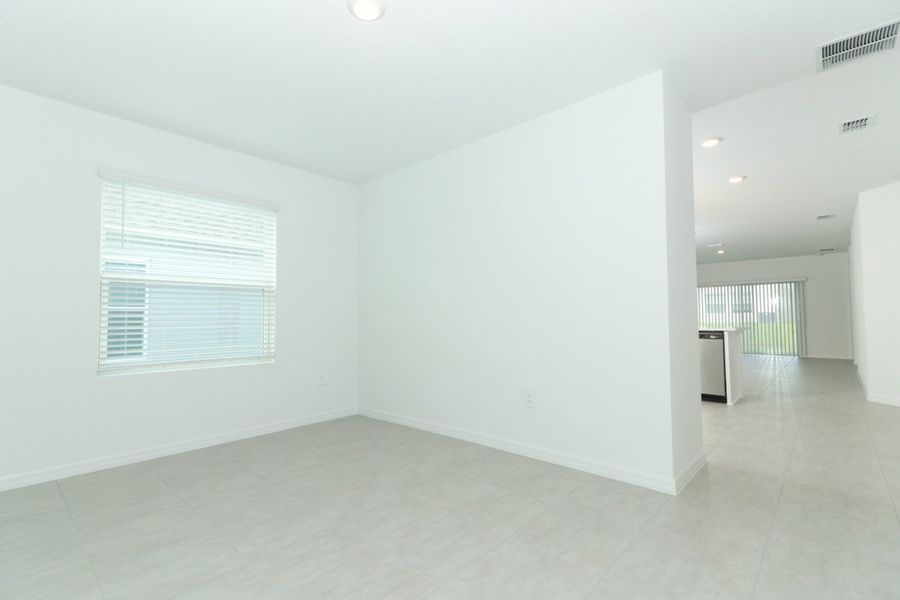Spacious, unfurnished interior of a new home in Marion Creek, Haines City (Image 20).