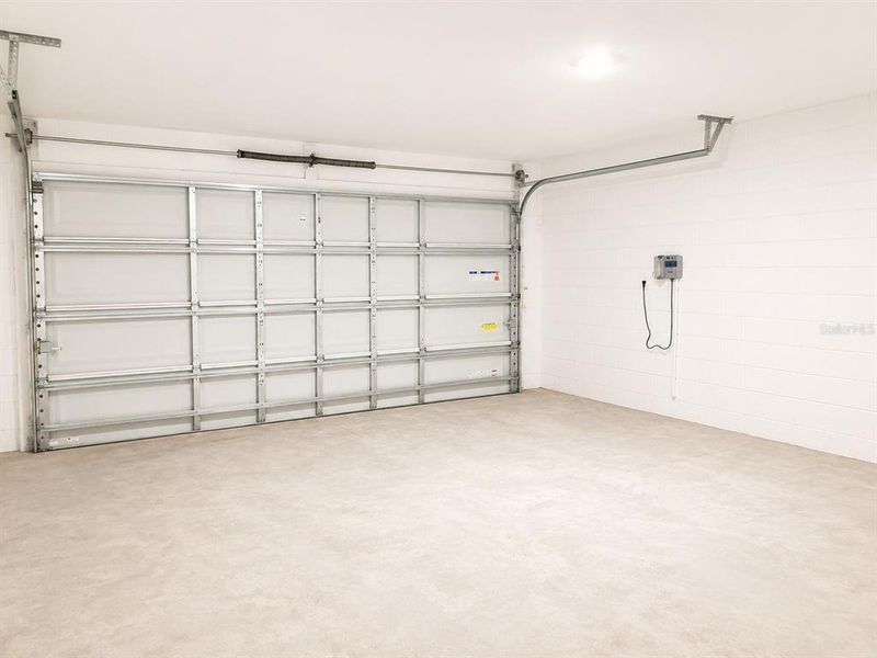 Spacious, unfurnished interior of a new home in Arbor Park, Leesburg (Image 9).