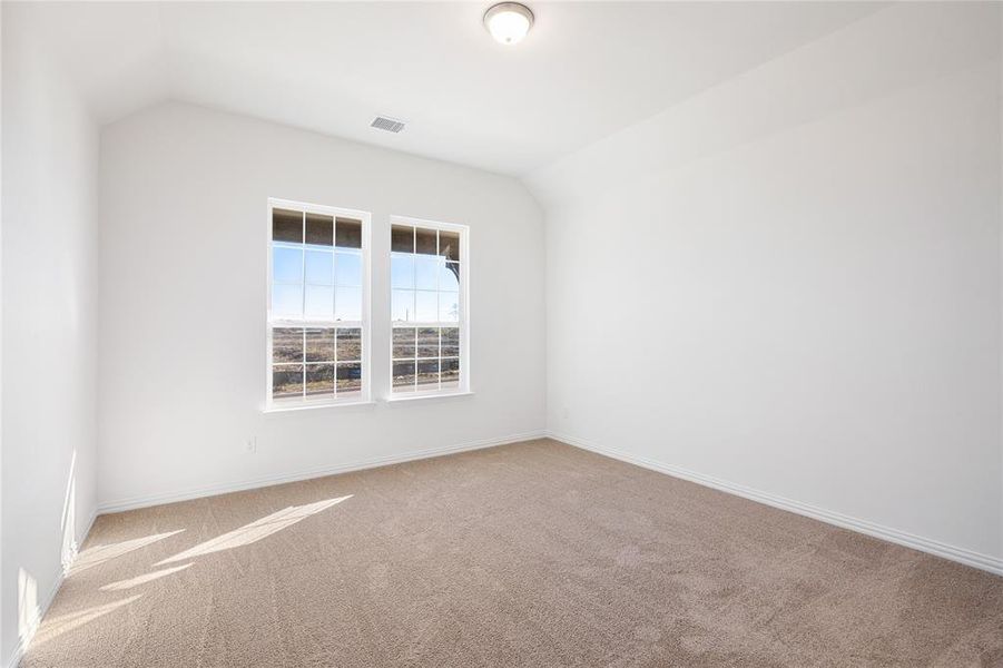 Spacious, unfurnished interior of a new home in Edgewater, Fate (Image 22).