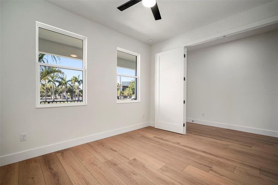 Spacious, unfurnished interior of a new home in , Apollo Beach (Image 44).