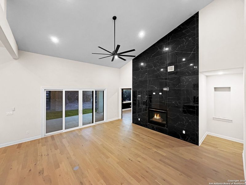 Spacious, unfurnished interior of a new home in , Bulverde (Image 38).