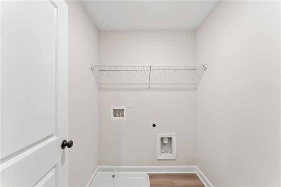 Spacious, unfurnished interior of a new home in Cherokee Township, Acworth (Image 16).