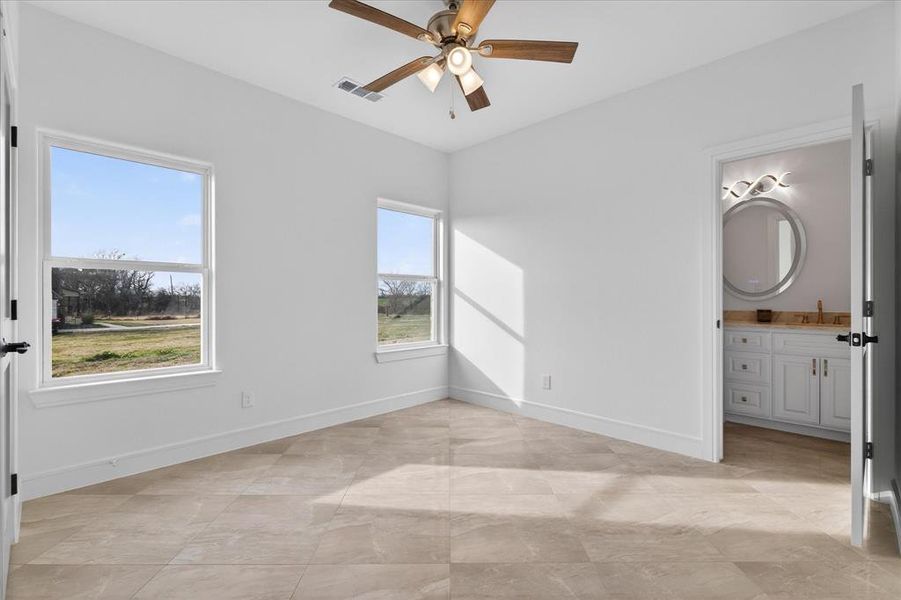 Spacious, unfurnished interior of a new home in , Celeste (Image 21).