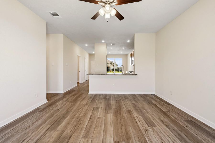 Spacious, unfurnished interior of a new home in , Brenham (Image 20). Spacious, unfurnished interior of a new home in , Brenham (Image 20).