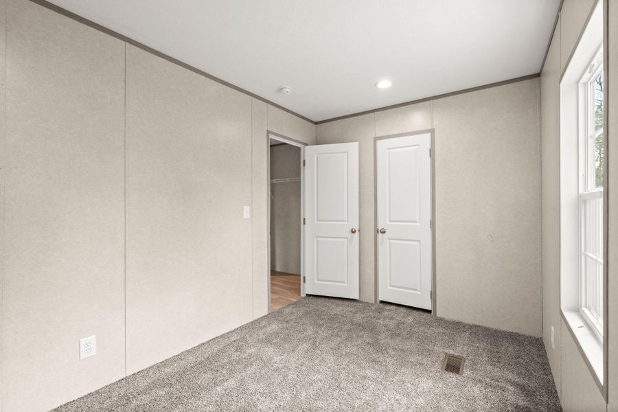 Spacious, unfurnished interior of a new home in , Summerville (Image 15).