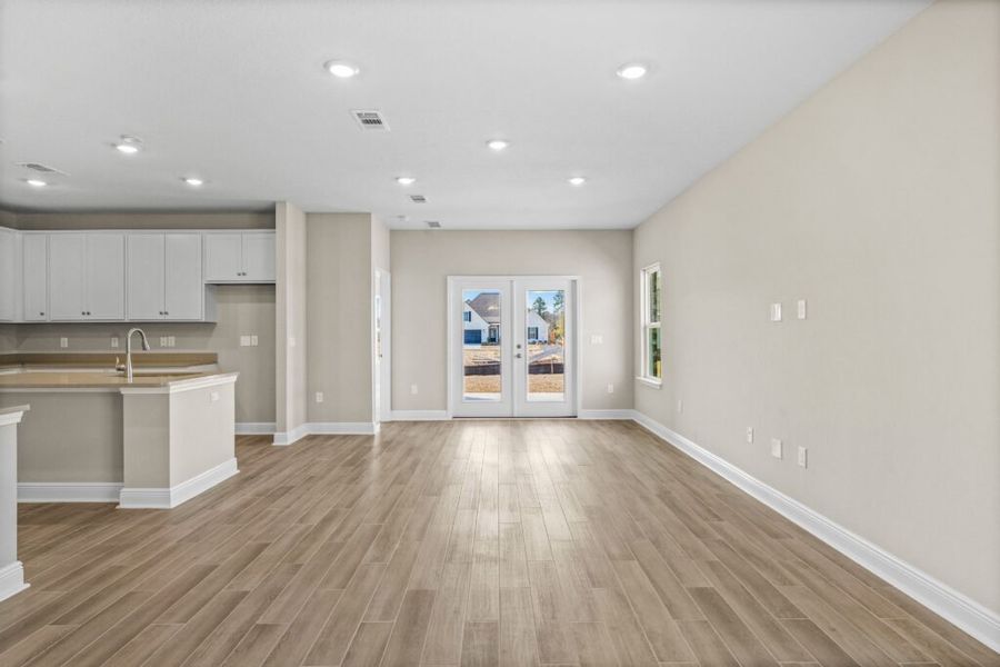 Spacious, unfurnished interior of a new home in Natureview, Freeport (Image 24).