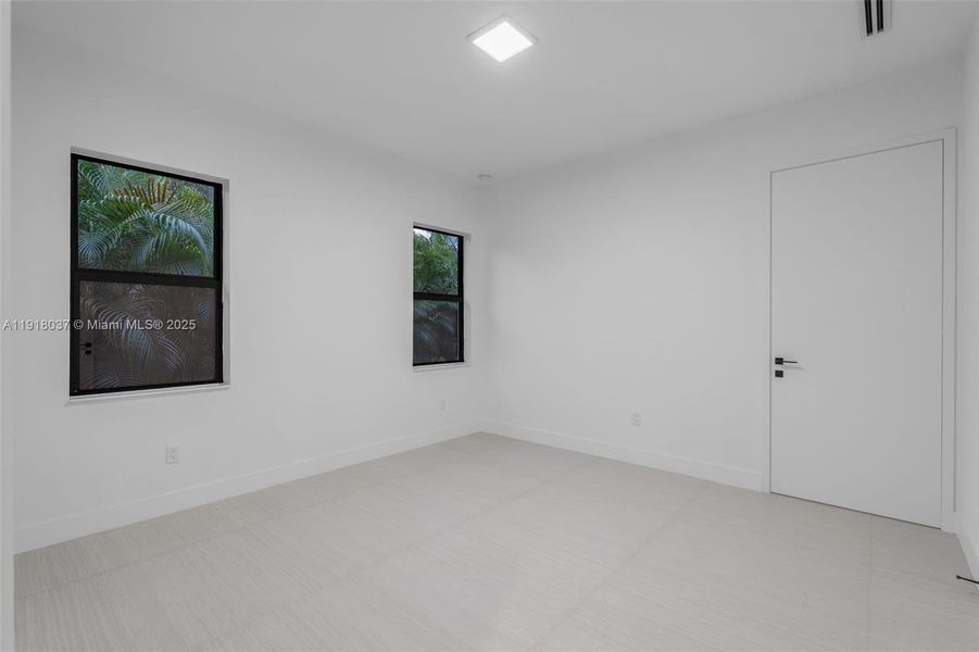 Spacious, unfurnished interior of a new home in , Cutler Bay (Image 68).