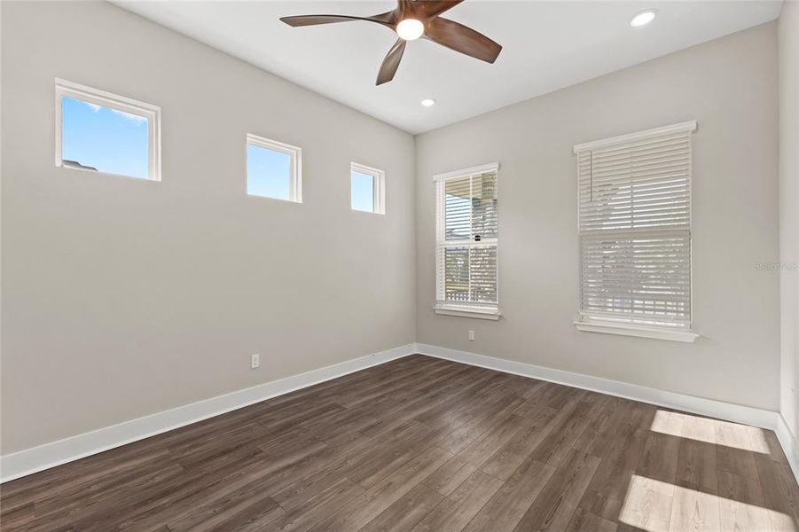Spacious, unfurnished interior of a new home in , Winter Garden (Image 73).