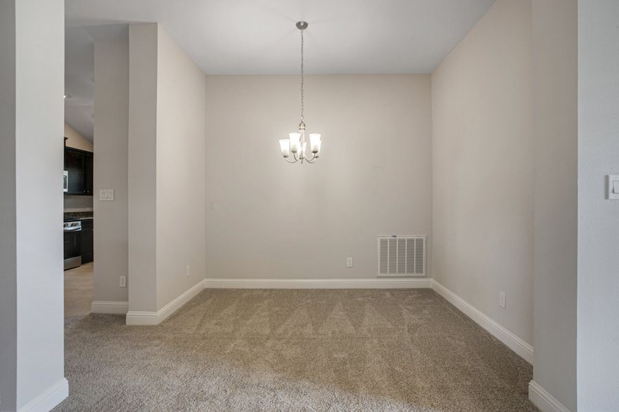 Spacious, unfurnished interior of a new home in Bayou Maison, Dickinson (Image 17).