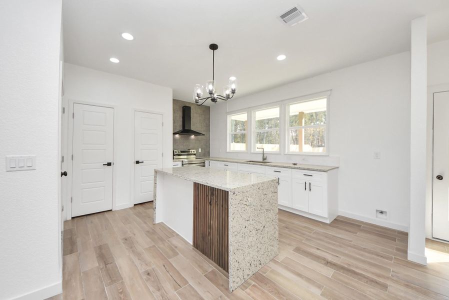 Furnished interior view inside a new home in , Conroe (Image 15).