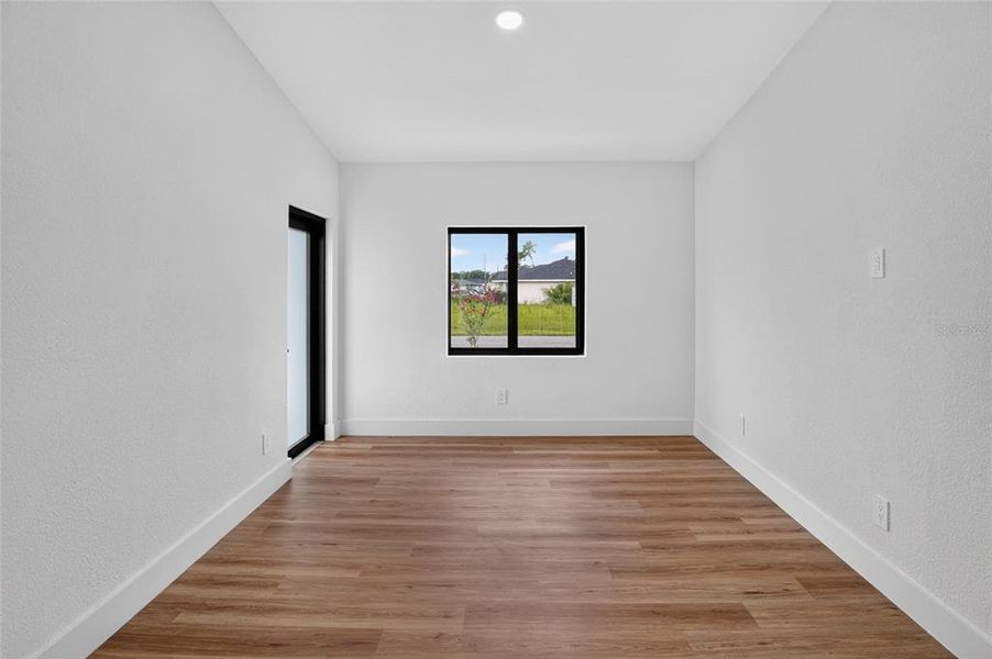 Spacious, unfurnished interior of a new home in , Ocala (Image 9).