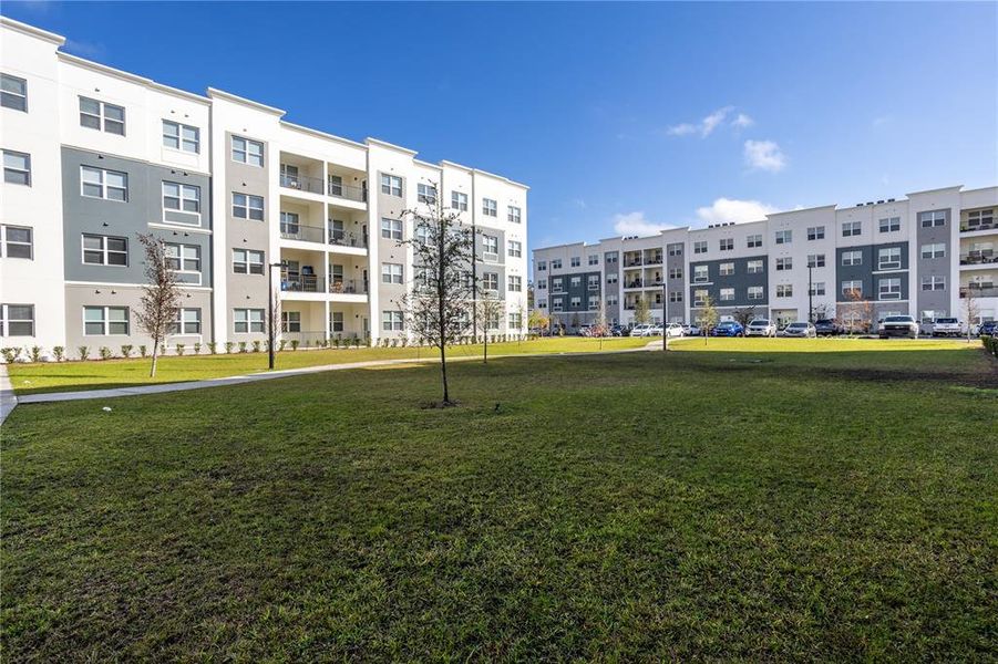 Condo located in Orlando, FL showcasing its design and architecture (Image 5). Condo located in Orlando, FL showcasing its design and architecture (Image 5).