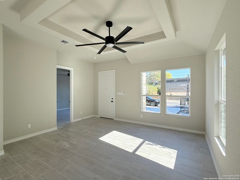 Spacious, unfurnished interior of a new home in , San Antonio (Image 12).