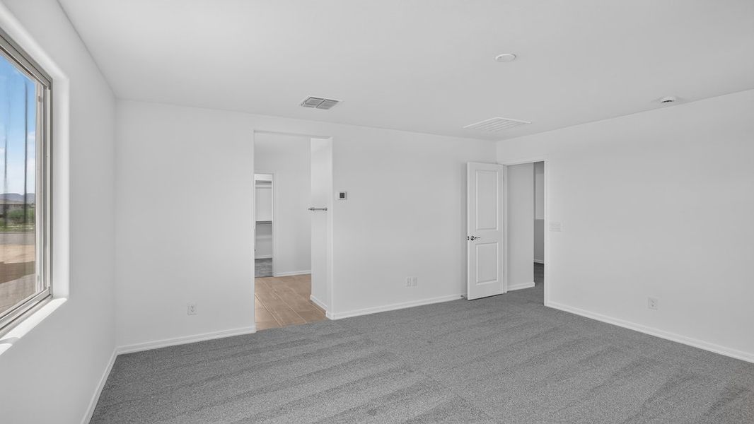 Spacious, unfurnished interior of a new home in Allen Ranches, Litchfield Park (Image 14).