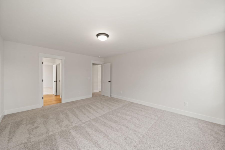 Spacious, unfurnished interior of a new home in Wexford, Elon (Image 44).