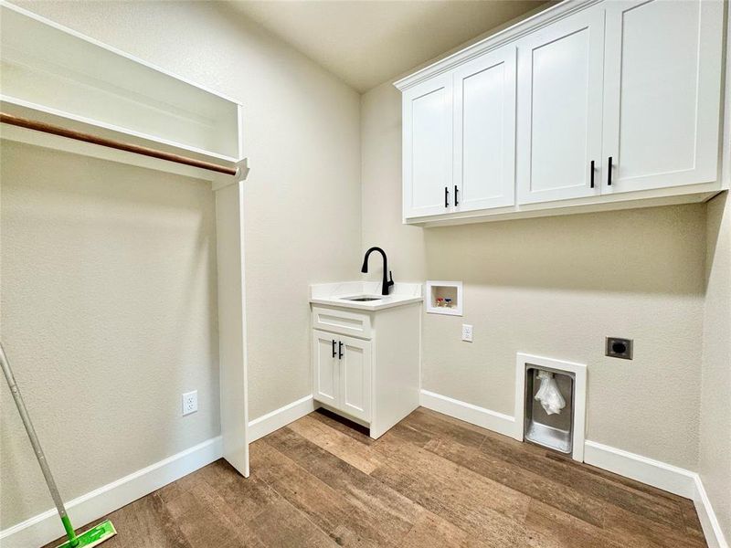Furnished interior view inside a new home in , Abilene (Image 7).