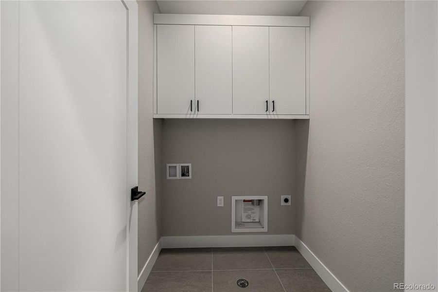 Spacious, unfurnished interior of a new home in West Grange, Longmont (Image 36).