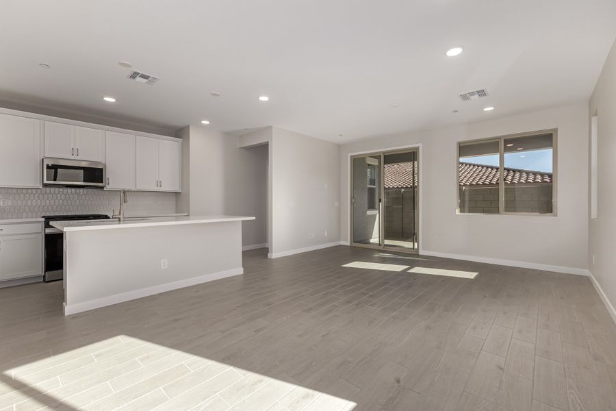 Spacious, unfurnished interior of a new home in Mira Vista at Victory, Buckeye (Image 7).