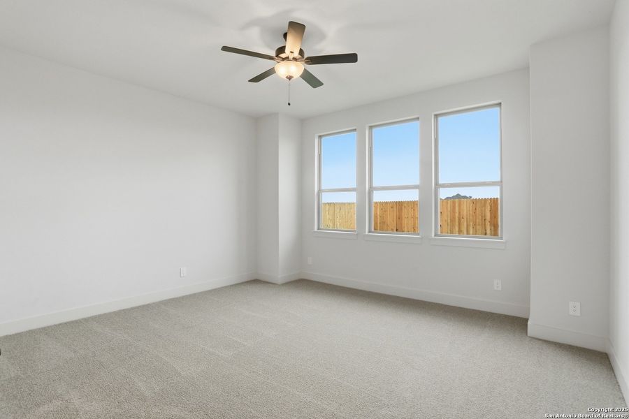 Spacious, unfurnished interior of a new home in Haby Hill 50s, San Antonio (Image 40).