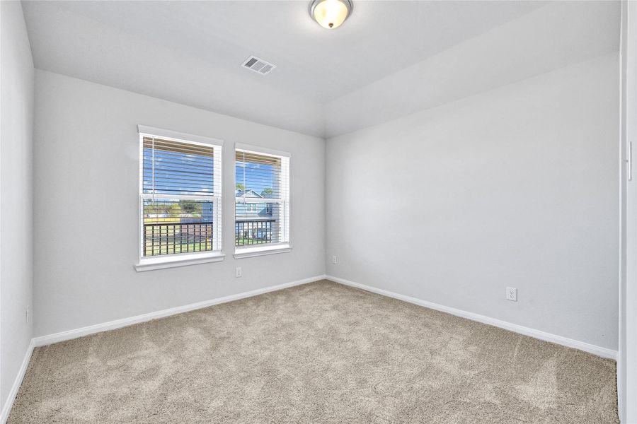 Spacious, unfurnished interior of a new home in Aldine Pines, Houston (Image 23).