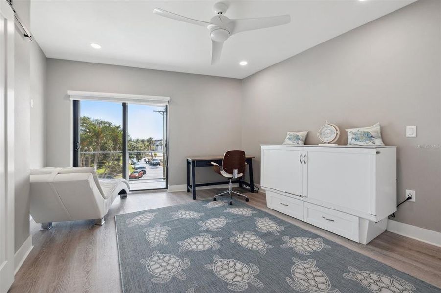 The Perch guest room/office The Perch guest room/office