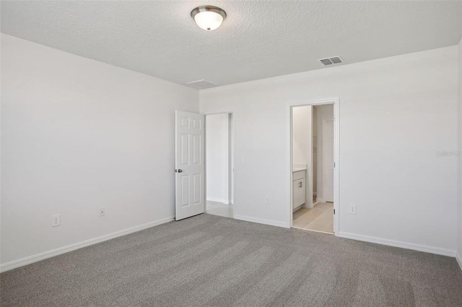 Spacious, unfurnished interior of a new home in Villamar - Signature Series, Winter Haven (Image 18).