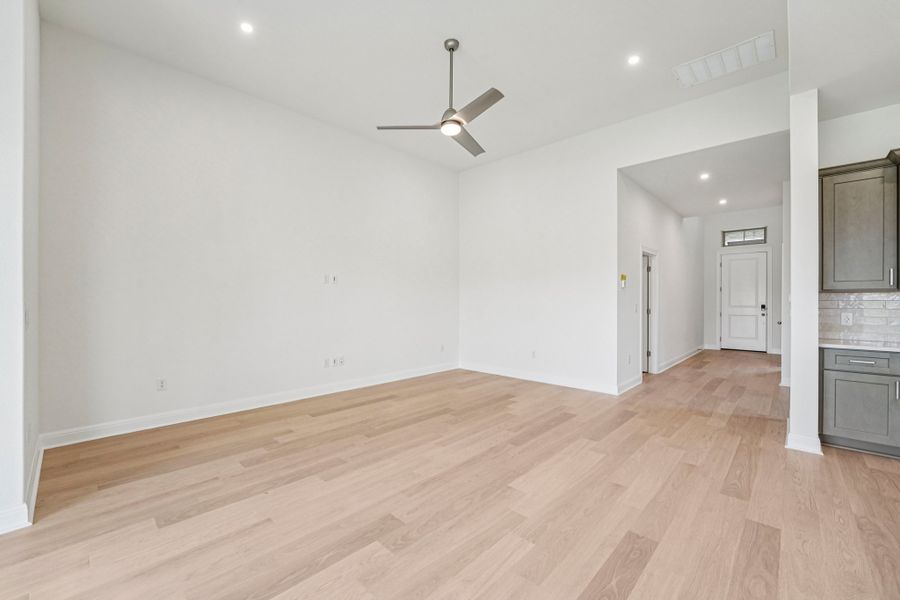 Spacious, unfurnished interior of a new home in Sage Hollow, Kyle (Image 13).