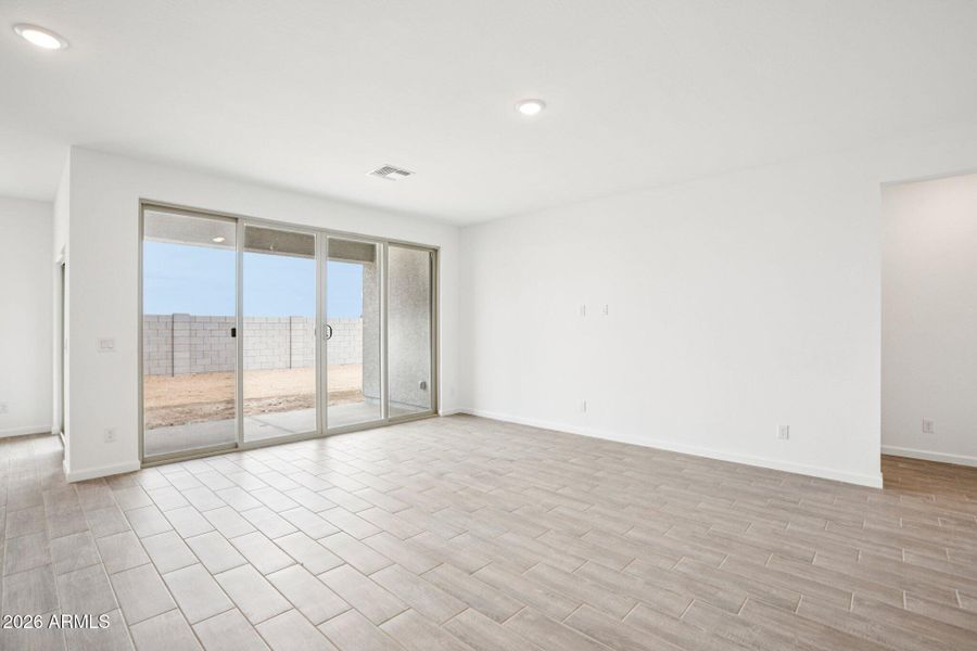 8-web-or-mls-W Pecan Wds-S1004-008