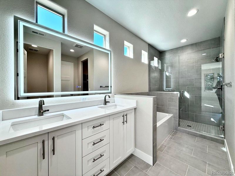 5 pc Primary Bathroom 5 pc Primary Bathroom