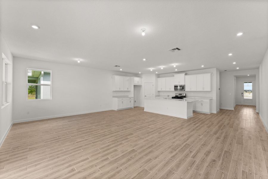 Spacious, unfurnished interior of a new home in Tradition - Cadence, Port St. Lucie (Image 15).