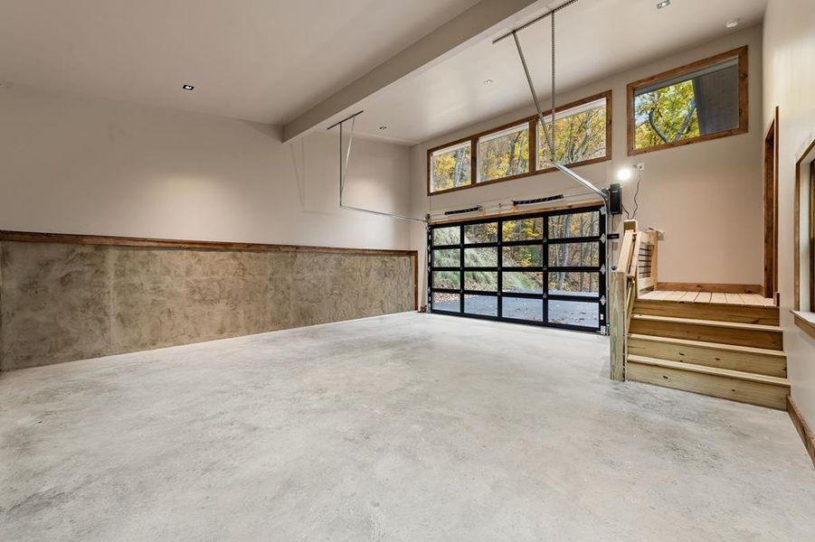 Spacious, unfurnished interior of a new home in , Blue Ridge (Image 21).