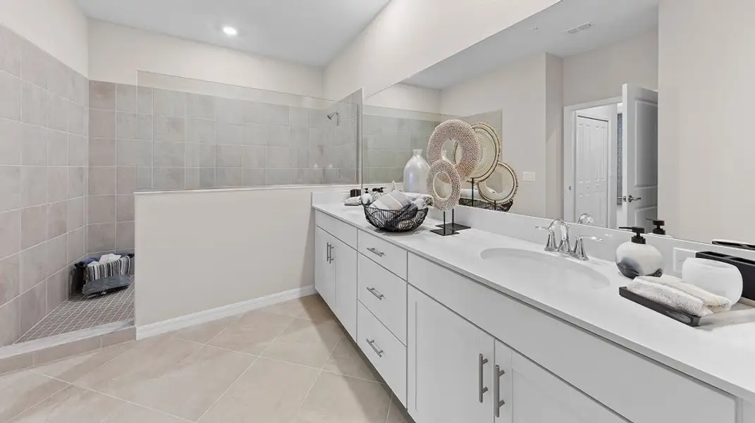 Coach Homes Willowgreen EI Owners Bath Shower