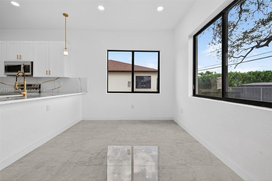 Spacious, unfurnished interior of a new home in , Fort Lauderdale (Image 20).