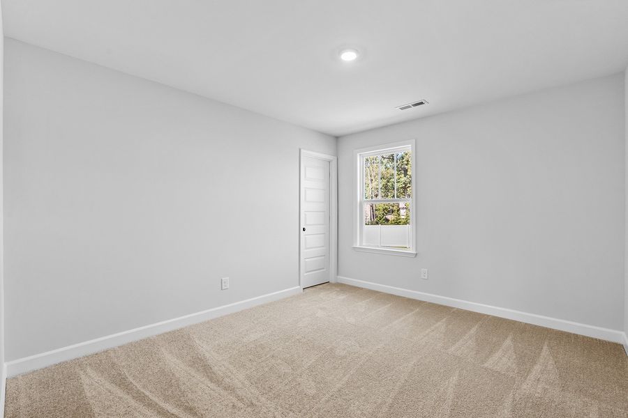 Spacious, unfurnished interior of a new home in Hanes Lake, Winston-Salem (Image 35).
