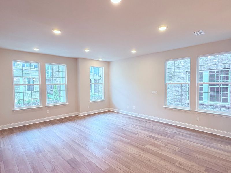 Spacious, unfurnished interior of a new home in Promenade at Clari Park, Murfreesboro (Image 6).