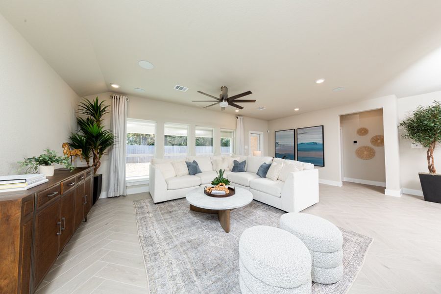 Representative furnished interior of a home built from the Olympic by Beazer Homes in Sunrise Cove, Texas City (Image 5).