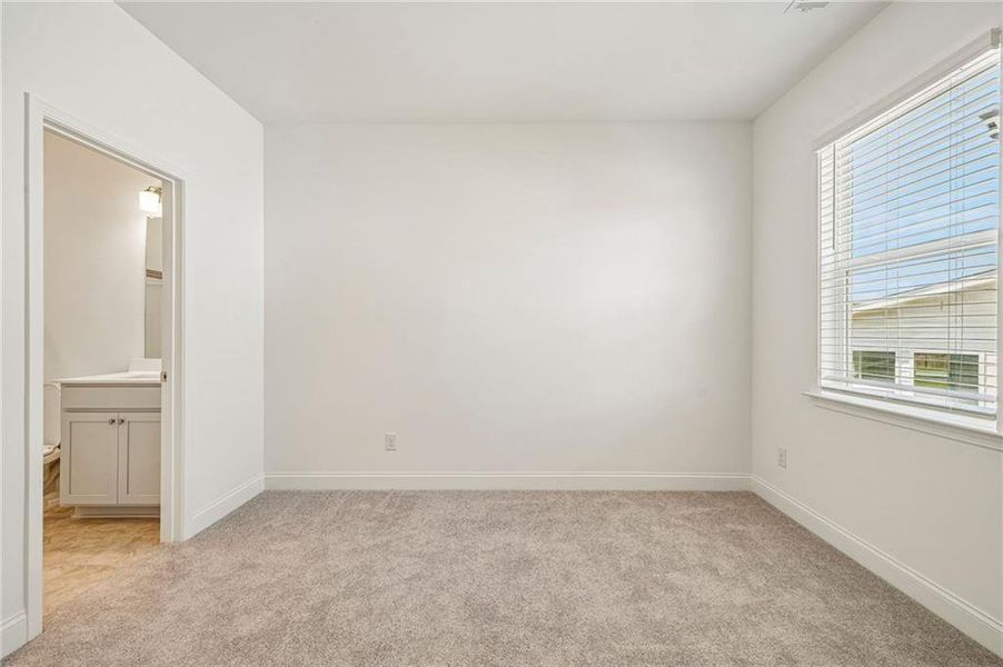 Spacious, unfurnished interior of a new home in Bennett Farm, Loganville (Image 28).
