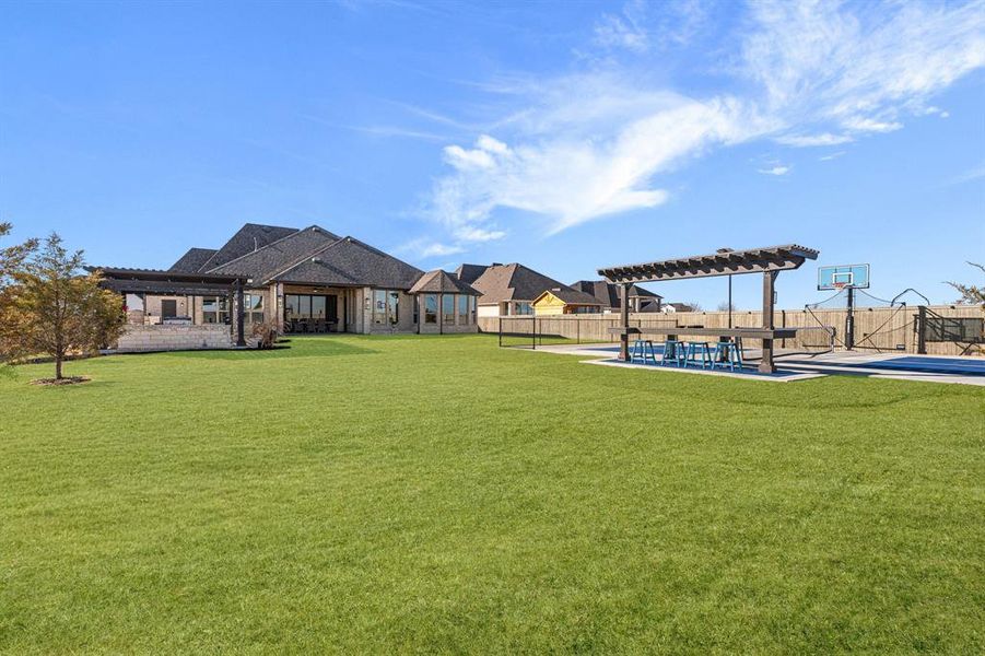 Community amenities in Pecan Square, Northlake (Image 32).